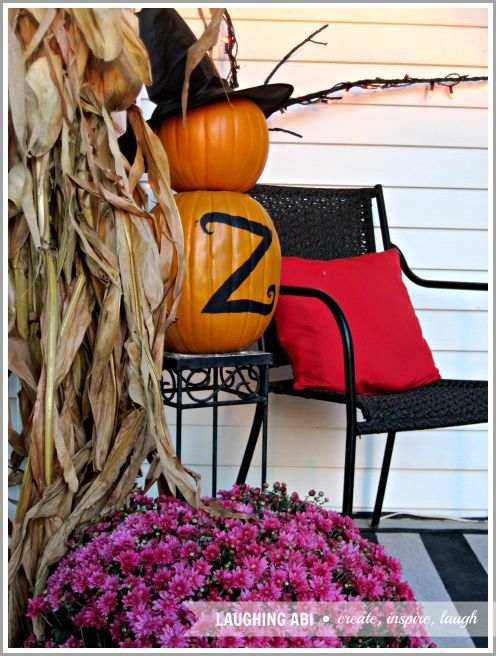 i finally got my front porch ready for halloween, halloween decorations, porches, seasonal holiday decor
