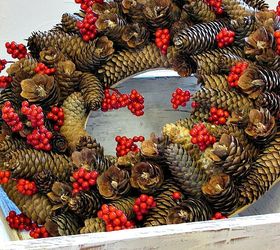 holiday pinecone wreath, crafts, seasonal holiday decor, wreaths