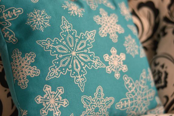 snowflake pillow, crafts, Try different color fabric or buy pillow covers to make it easy