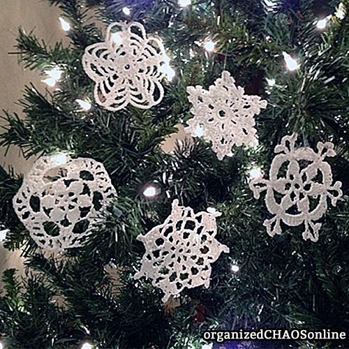 5 crochet snowflake glitter ornaments instructions on blog, seasonal holiday d cor, Five crochet snowflake ornaments christmastree DIY ornaments
