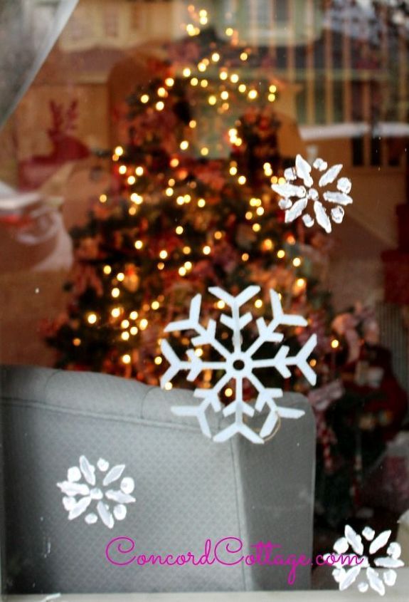 how to make it snow at your house, christmas decorations, painting, seasonal holiday decor, windows