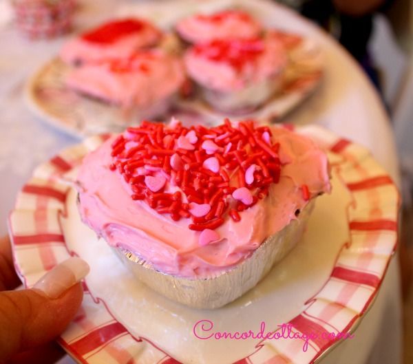 12 great valentine s ideas treats, crafts, painting, repurposing upcycling, seasonal holiday decor, valentines day ideas, Valentine s Cakes with Heart
