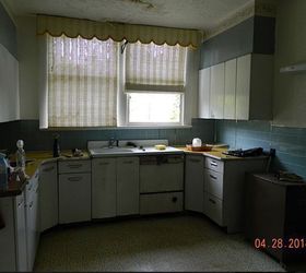 help for this sad kitchen, home decor, home improvement, kitchen design, Little sweet kitchen needs a lot of TLC