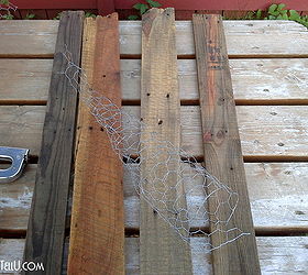 moss filled chicken wire planters on pallet wood, container gardening, diy, flowers, gardening, how to, pallet, repurposing upcycling