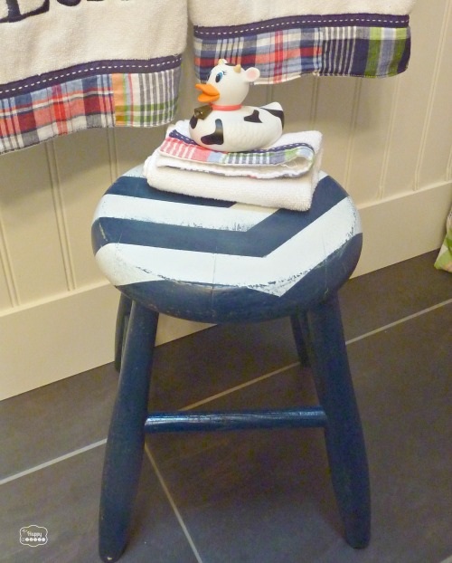diy arrow striped distressed nautical stool, bathroom ideas, chalk paint, home decor, painted furniture