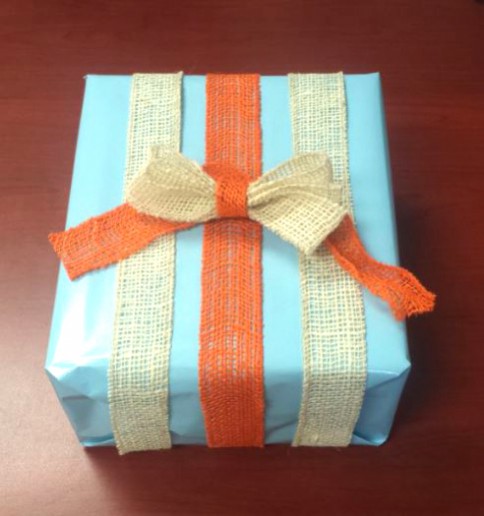 burlap gift wrapping how to, crafts