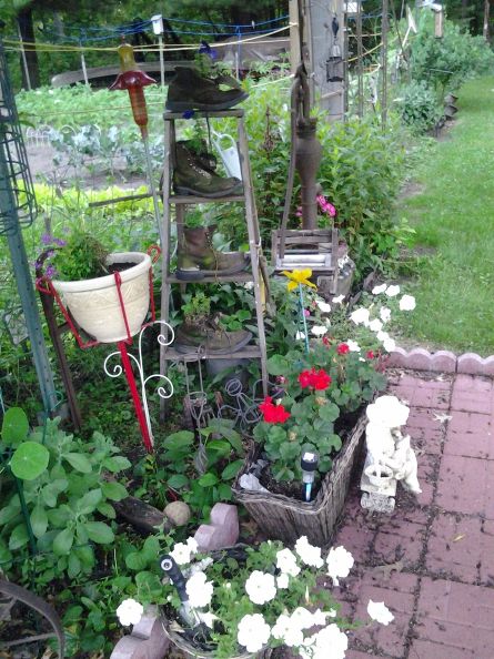 old wooden ladder, flowers, gardening, repurposing upcycling