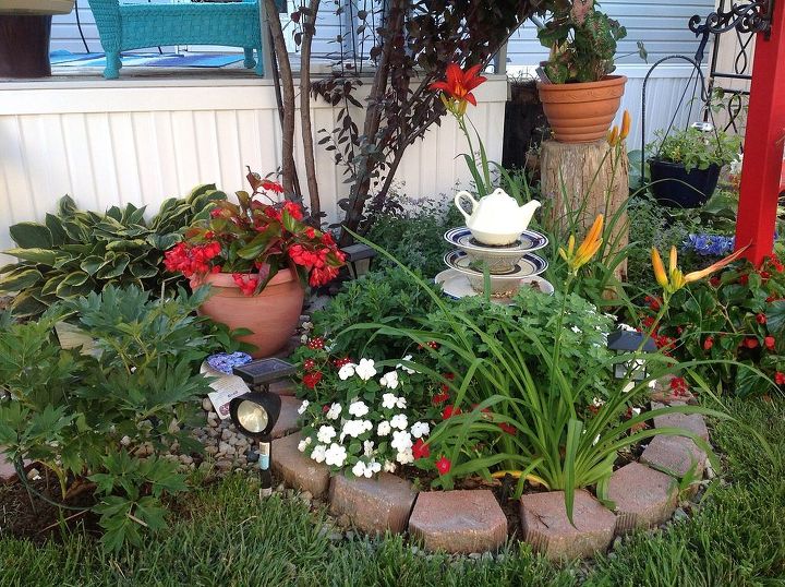 my tea pot totem, flowers, gardening, repurposing upcycling