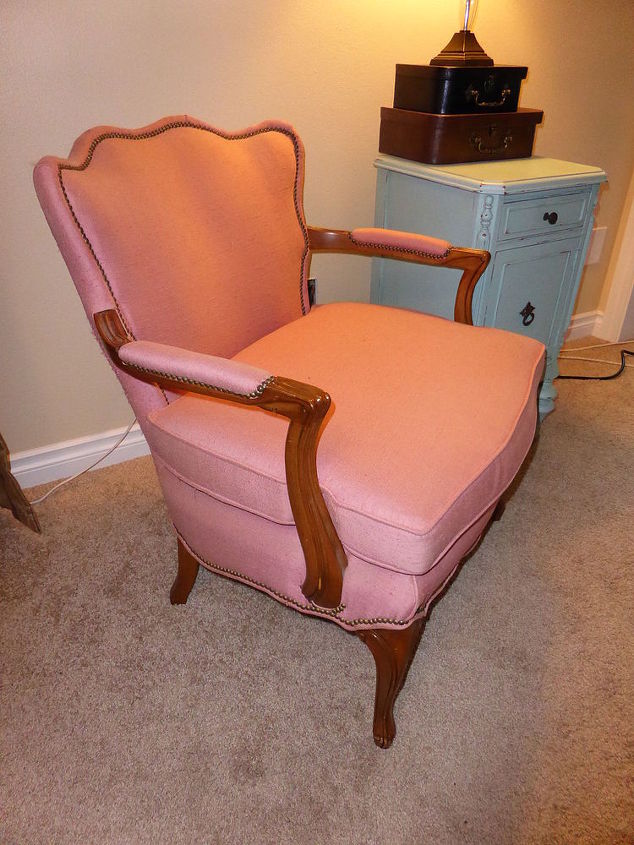elegante silla de tela pintada gris