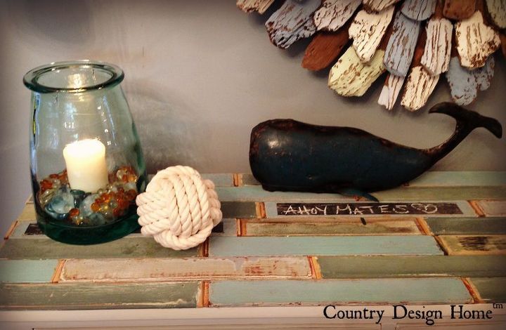 armrio de cozinha litoral com ripas de persiana recuperadas