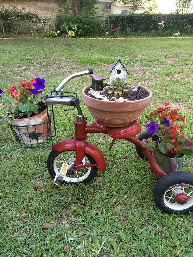 tricycle planter upcycle, container gardening, flowers, gardening, repurposing upcycling