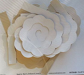 paper rose tutorial craft, crafts, Start rolling straight edge tightly for center
