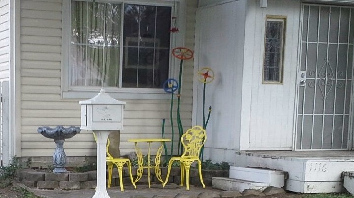 porch art industrial metal flowers, curb appeal, gardening, repurposing upcycling