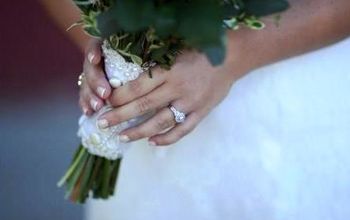 How to Include Family Keepsakes in Your Wedding: A Unique Bouquet
