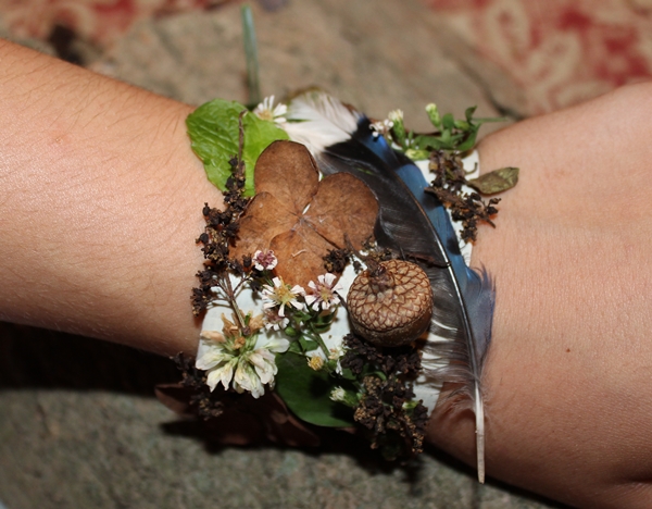 how to make duct tape nature bracelets, crafts