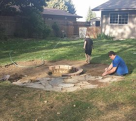 fire pit patio, Laying the flagstone