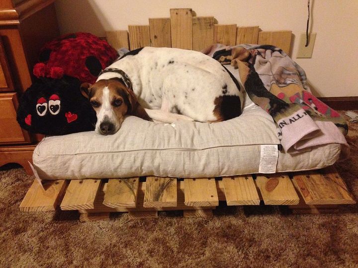 cama de palet para perros repurpose