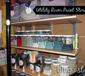 Almacenamiento y organización de suministros de pintura en el pequeño cuarto de servicio