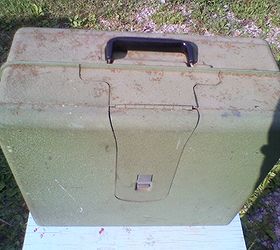 rust and grime, cleaning tips, 1952 Elna sewing machine case metal