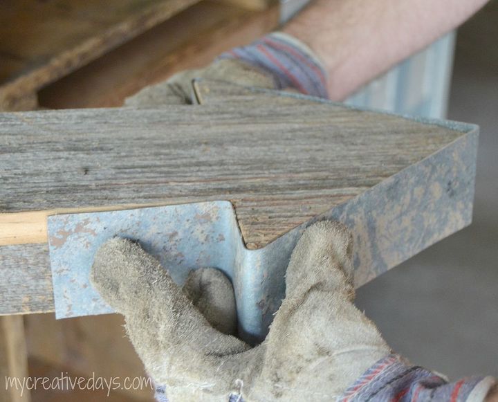 Diy Barn Wood Arrow Hometalk Wall Art Barn Wood Arrow Diy Home Decor Repurposing Upcycling