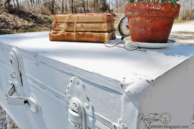 shabby chic vintage trunk coffee table upcycle, painted furniture, repurposing upcycling, shabby chic