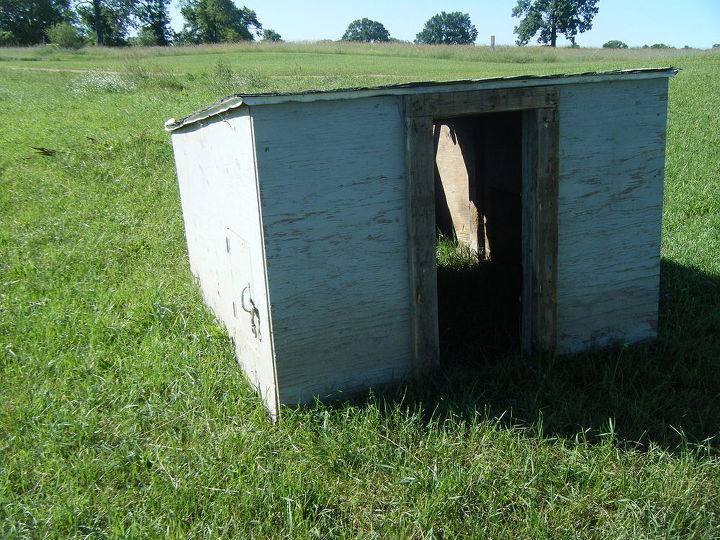q chicken coops off ground information, diy, homesteading, pets animals, woodworking projects, Got this old one which needs a floor but has nice thick wood besides flying our chickens will want to stay warm this winter