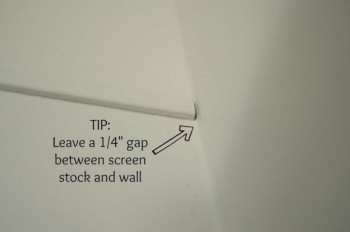 pared de acento en la oficina en casa con rayas sin cinta adhesiva