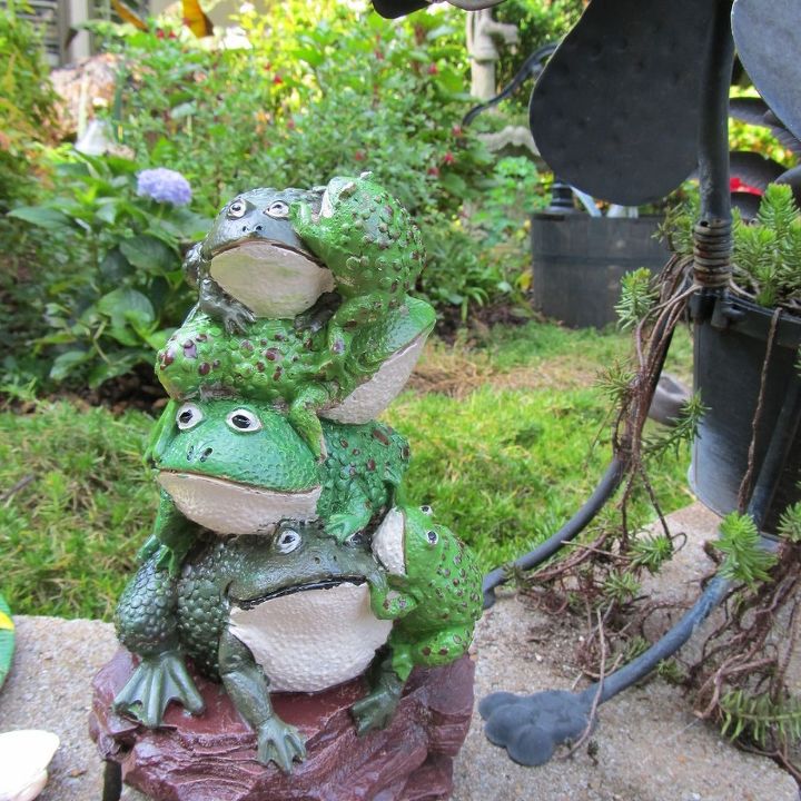 garden ideas totems art painting planters, concrete countertops, flowers, gardening, repurposing upcycling, succulents, These frogs had lost all their color