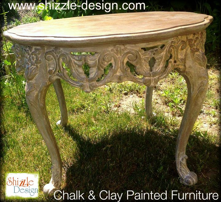 mesa redonda ornamentada con esmalte tintado
