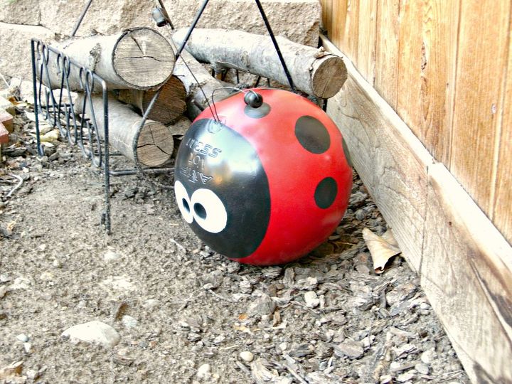 upcycled bowling ball yard art, crafts, gardening, repurposing upcycling