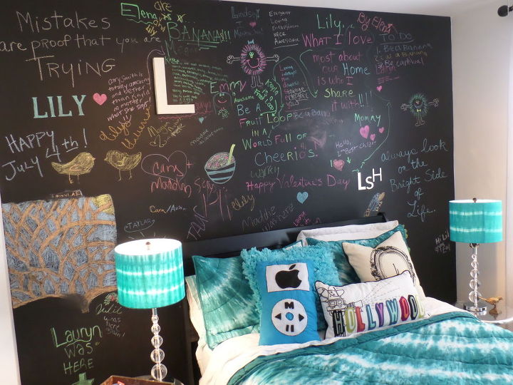 como criar uma parede de lousa para o quarto do seu adolescente, Parede de quadro negro atualizada para uma adolescente