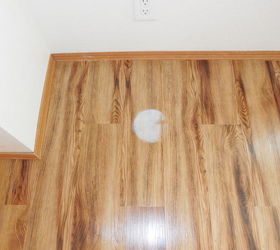 Just had new LVP installed. What are these pink streaks? Can't clean nor  rub them off : r/Flooring