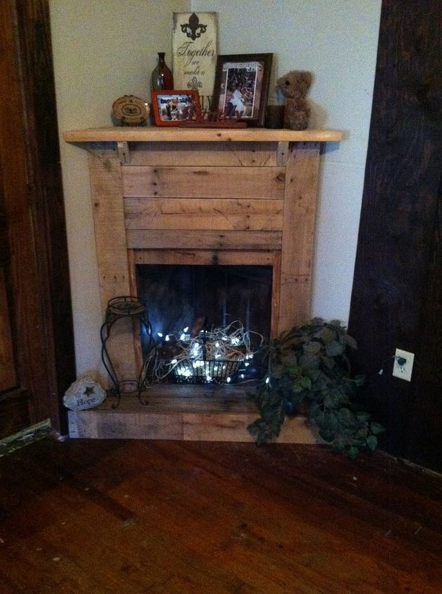 faux pallet fireplace, crafts, fireplaces mantels, living room ideas, pallet