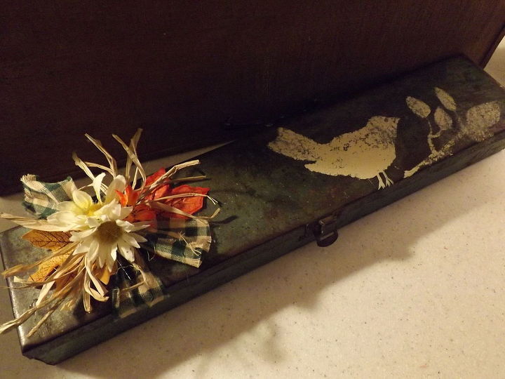 painting tool box vintage, repurposing upcycling, seasonal holiday decor