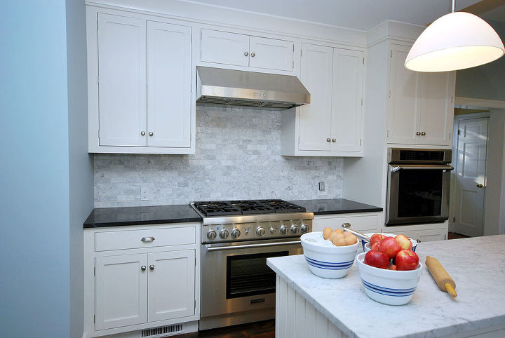 armrios de cozinha pintados de branco para uma cozinha campestre chique