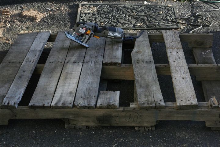 how to take apart a pallet without using any elbow grease, diy, pallet, tools