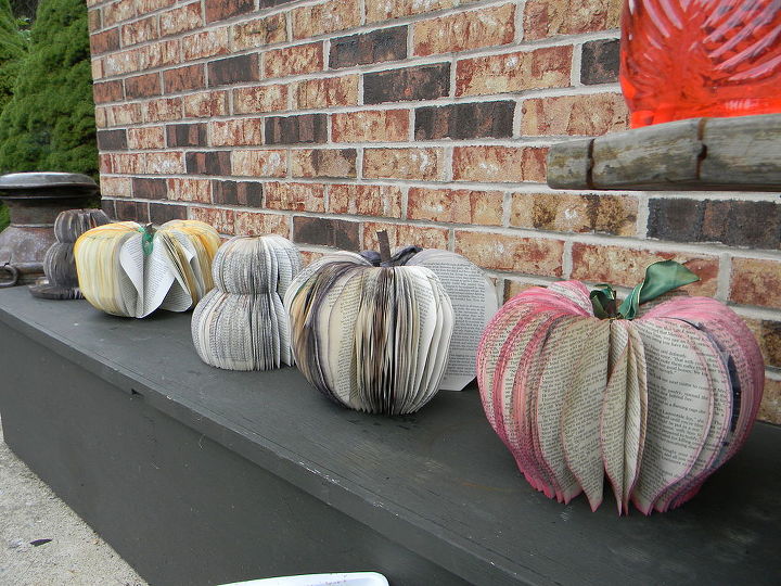 awesome seasonal decor from discarded books, crafts, repurposing upcycling, seasonal holiday decor
