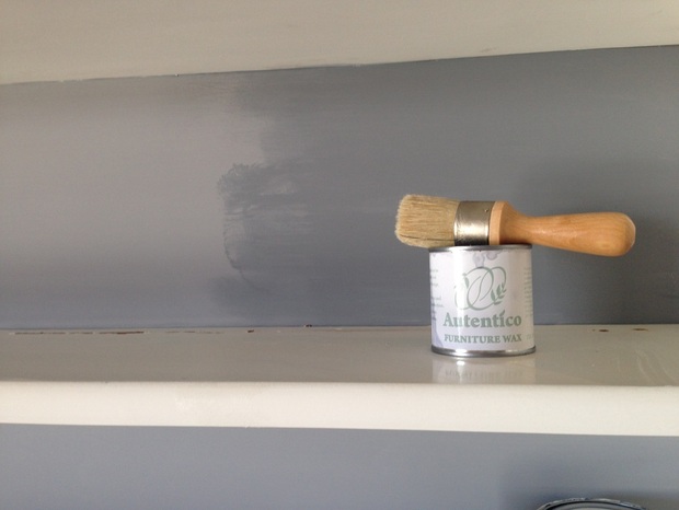 upcycling de una conejera de cocina vintage con chalk paint, Autentico Clear Wax
