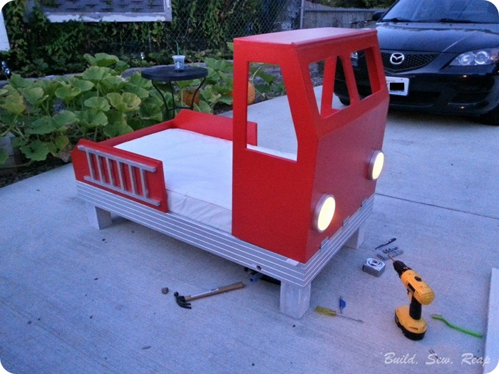 cama infantil de camin de bomberos