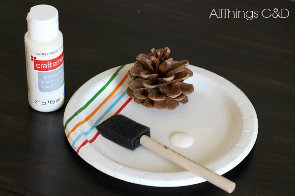 painted pinecone place card holders, crafts, repurposing upcycling, seasonal holiday decor