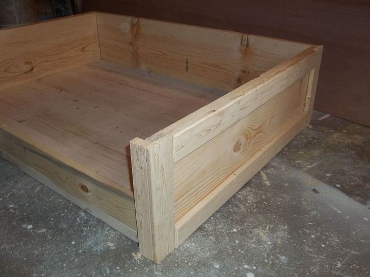 cama grande de madera para perros diy