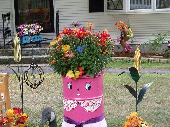 fall decorations garden front yard scarecrows, container gardening, gardening, seasonal holiday decor