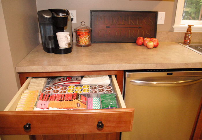 organizing kitchen hot beverage station, kitchen cabinets, kitchen design, organizing