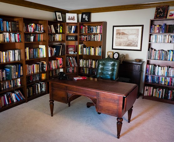 home decor library inspiration, home decor, living room ideas, shelving ideas