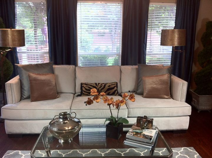 transitioning my home from summer to fall with color, dining room ideas, home decor, living room ideas, seasonal holiday decor, Fall decor for my sofa