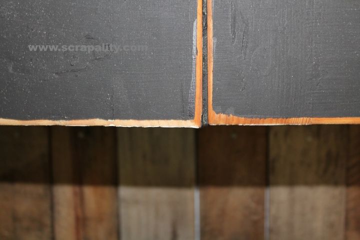 black chalkboard cabinets with pallet backsplash, chalk paint, kitchen backsplash, kitchen cabinets, kitchen design, pallet, repurposing upcycling