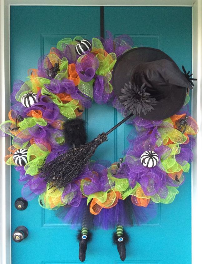 halloween witch wreath, crafts, halloween decorations, seasonal holiday decor
