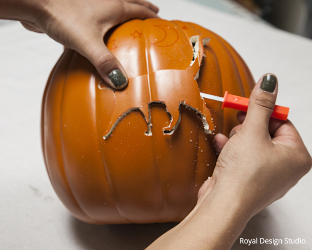 halloween stencils carve faux pumpkin, diy, halloween decorations, painting, seasonal holiday decor