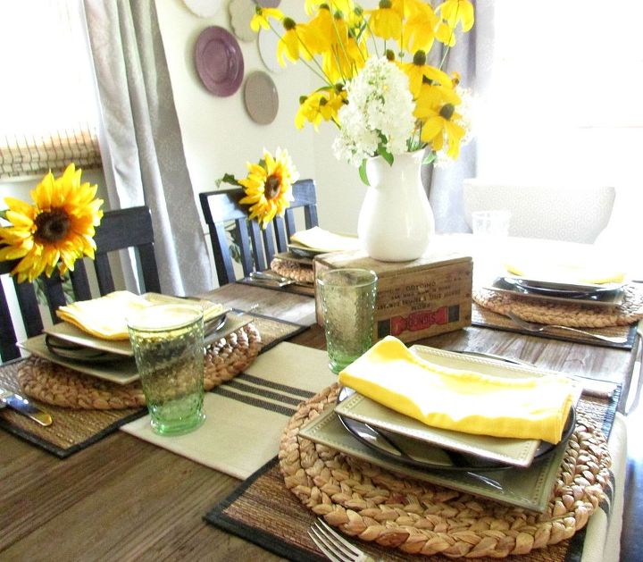 paisaje de mesa en amarillo y crema