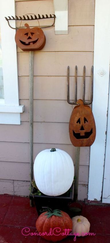 fall front porches rustic outdoor decorations, diy, halloween decorations, home decor, porches, seasonal holiday decor